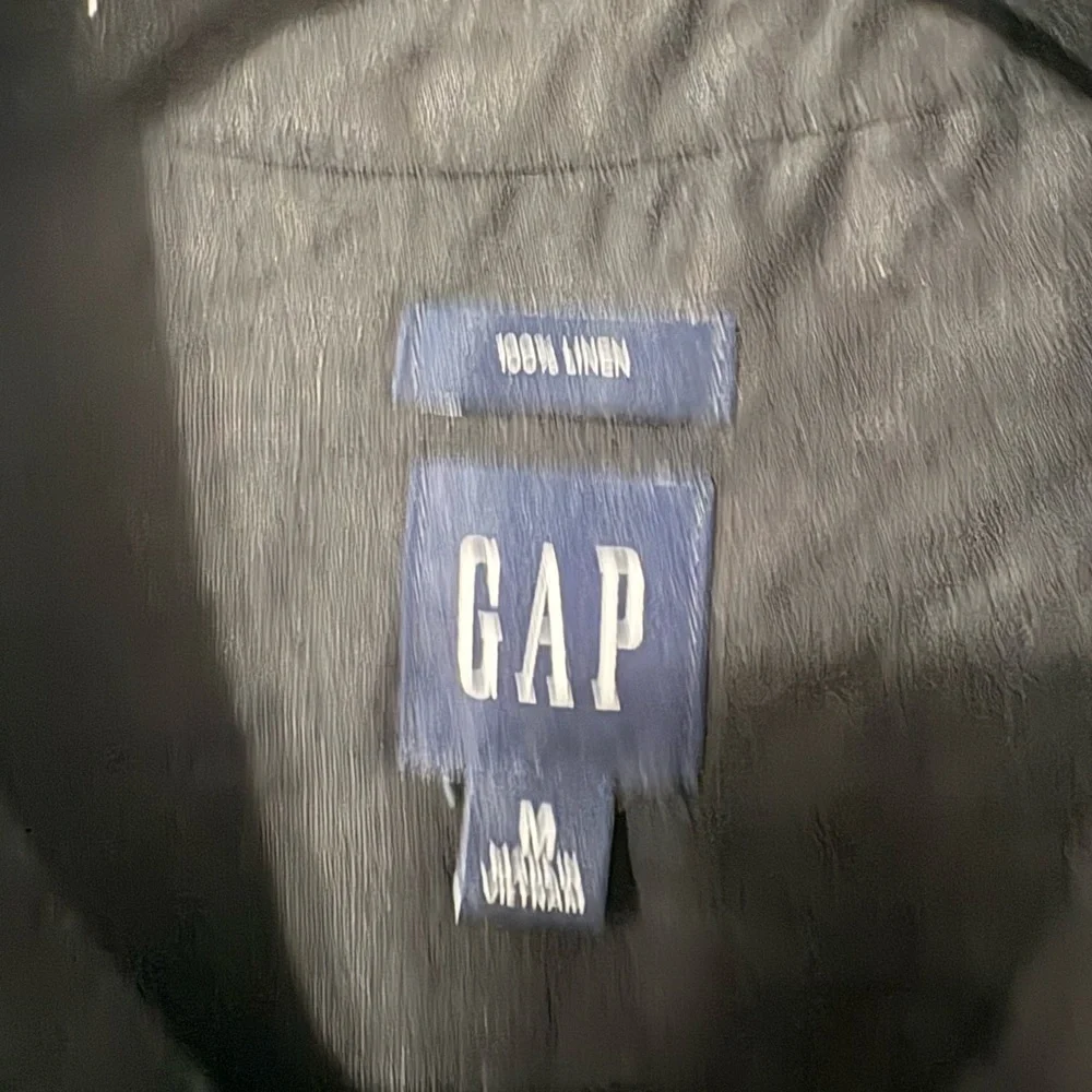 GAP Men's Casual Black Button Down Shirt - Picture 3 of 3